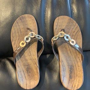 Vionic Orthaheel Lola size 6 Brown with Metal rings